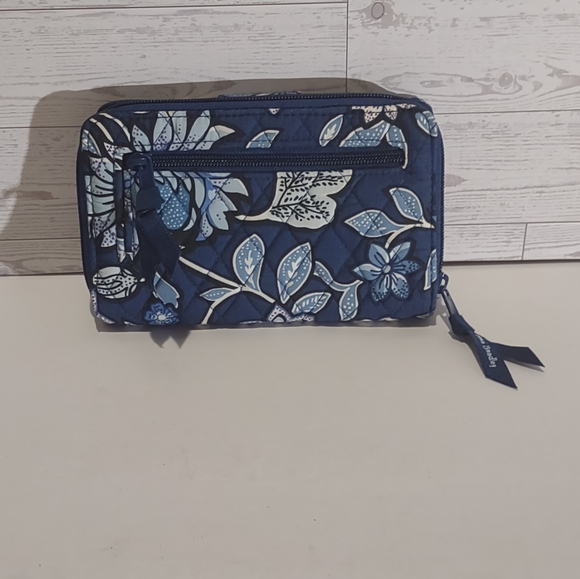 Vera Bradley RFID Turnlock Wallet in the Tropics Tapestry - Picture 2 of 4